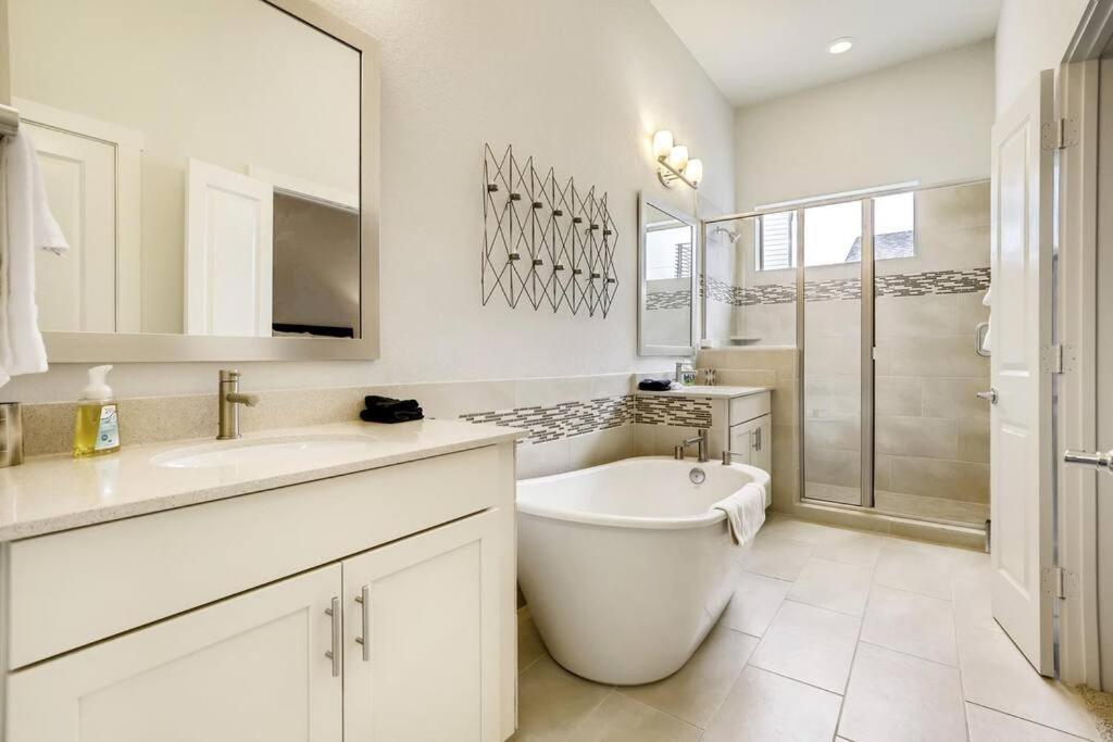 Gorgeous 4 Bed Home On St Mary'S - Minutes To Riverwalk/Pearl サンアントニオ エクステリア 写真