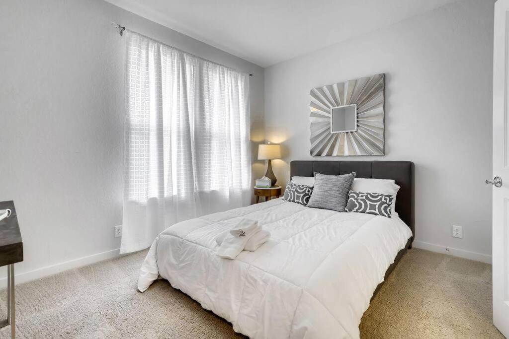 Gorgeous 4 Bed Home On St Mary'S - Minutes To Riverwalk/Pearl サンアントニオ エクステリア 写真