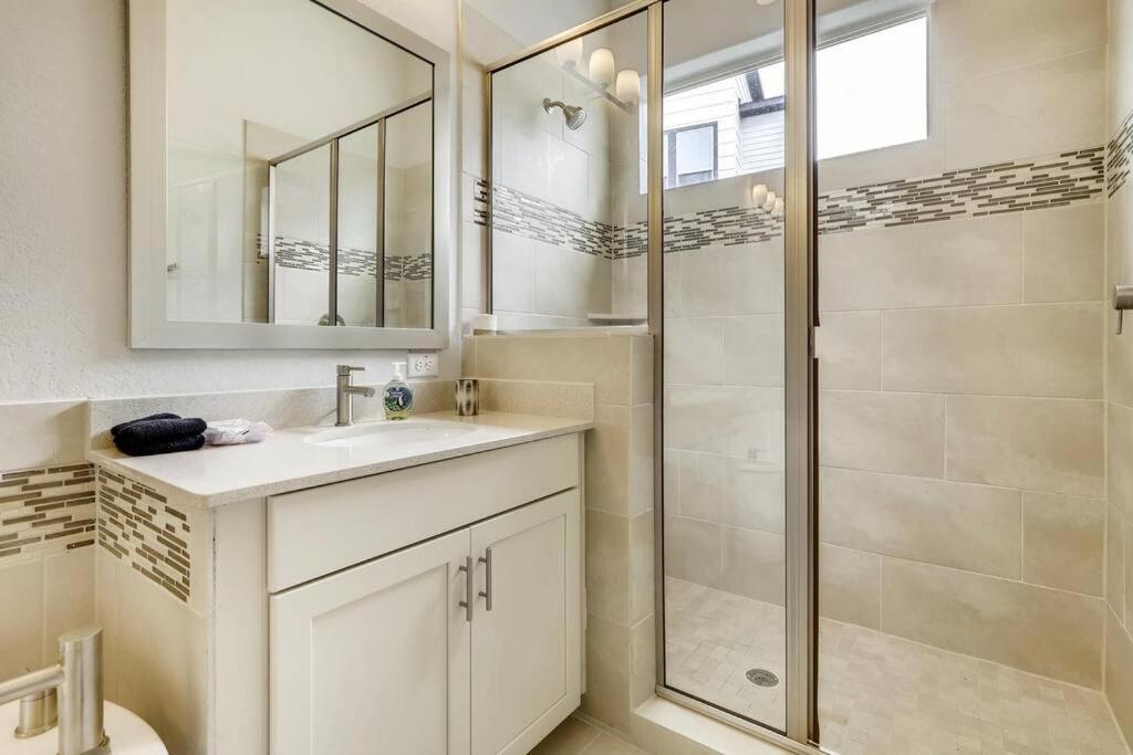 Gorgeous 4 Bed Home On St Mary'S - Minutes To Riverwalk/Pearl サンアントニオ エクステリア 写真