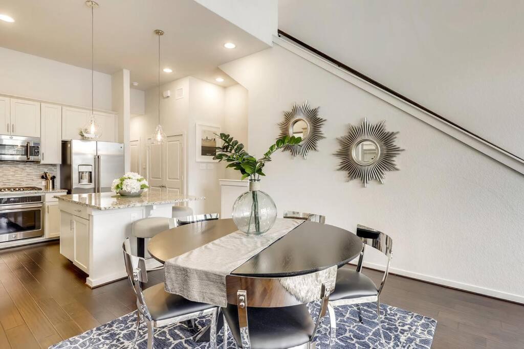 Gorgeous 4 Bed Home On St Mary'S - Minutes To Riverwalk/Pearl サンアントニオ エクステリア 写真