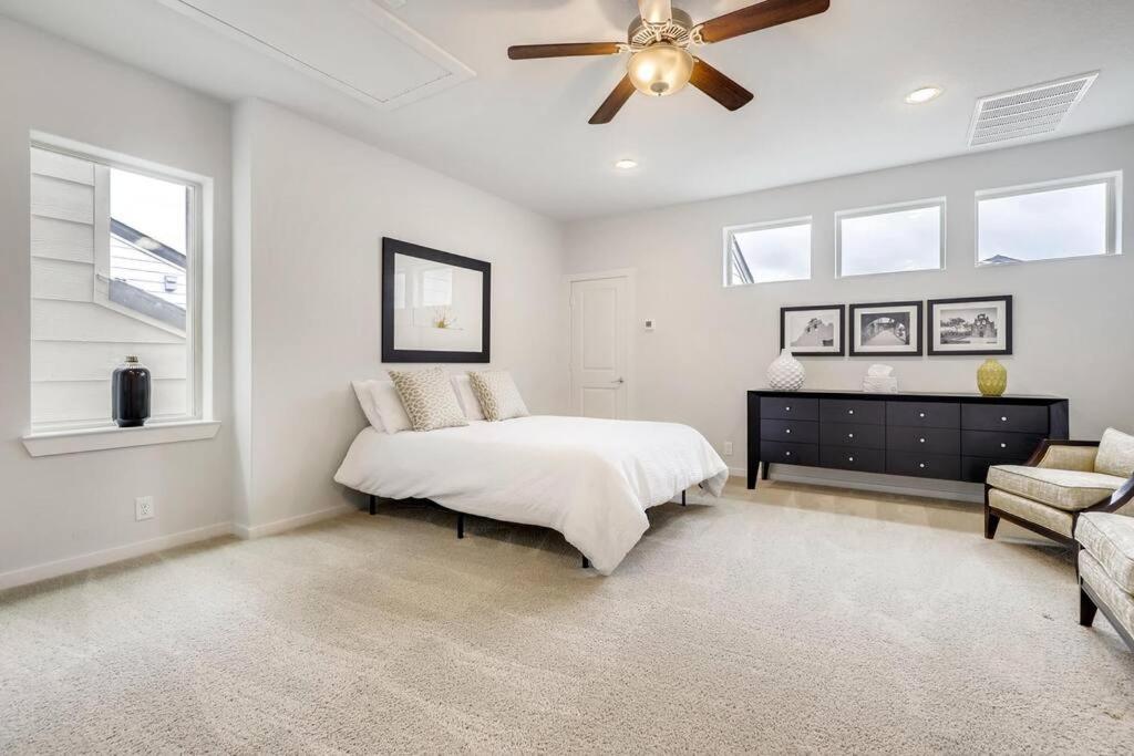 Gorgeous 4 Bed Home On St Mary'S - Minutes To Riverwalk/Pearl サンアントニオ エクステリア 写真