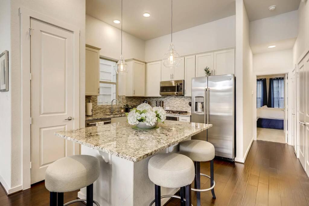 Gorgeous 4 Bed Home On St Mary'S - Minutes To Riverwalk/Pearl サンアントニオ エクステリア 写真
