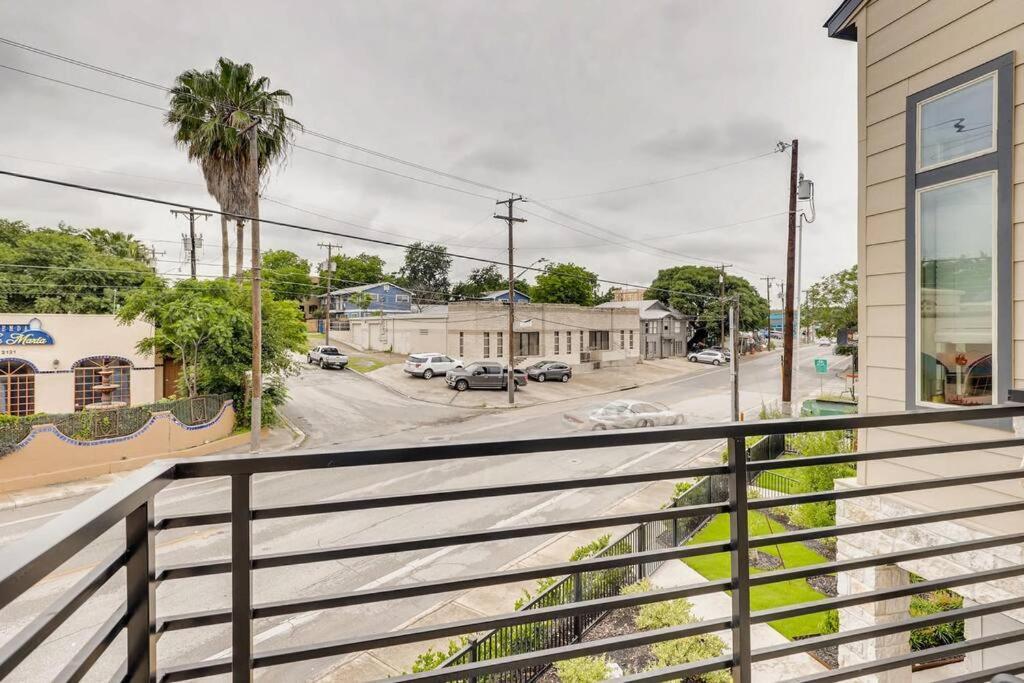 Gorgeous 4 Bed Home On St Mary'S - Minutes To Riverwalk/Pearl サンアントニオ エクステリア 写真