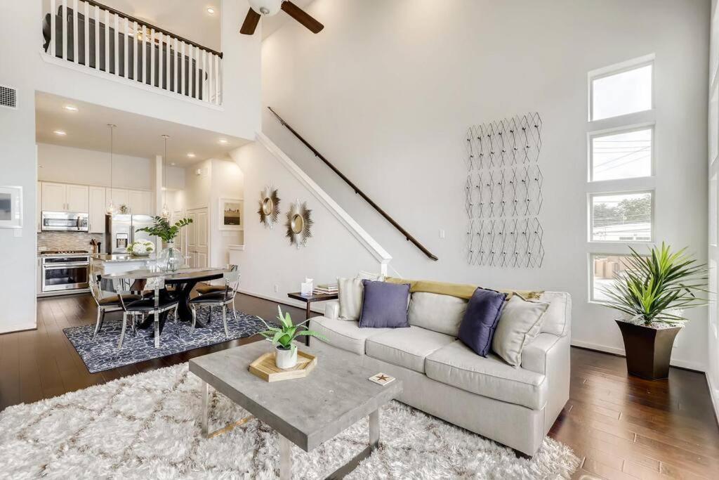 Gorgeous 4 Bed Home On St Mary'S - Minutes To Riverwalk/Pearl サンアントニオ エクステリア 写真