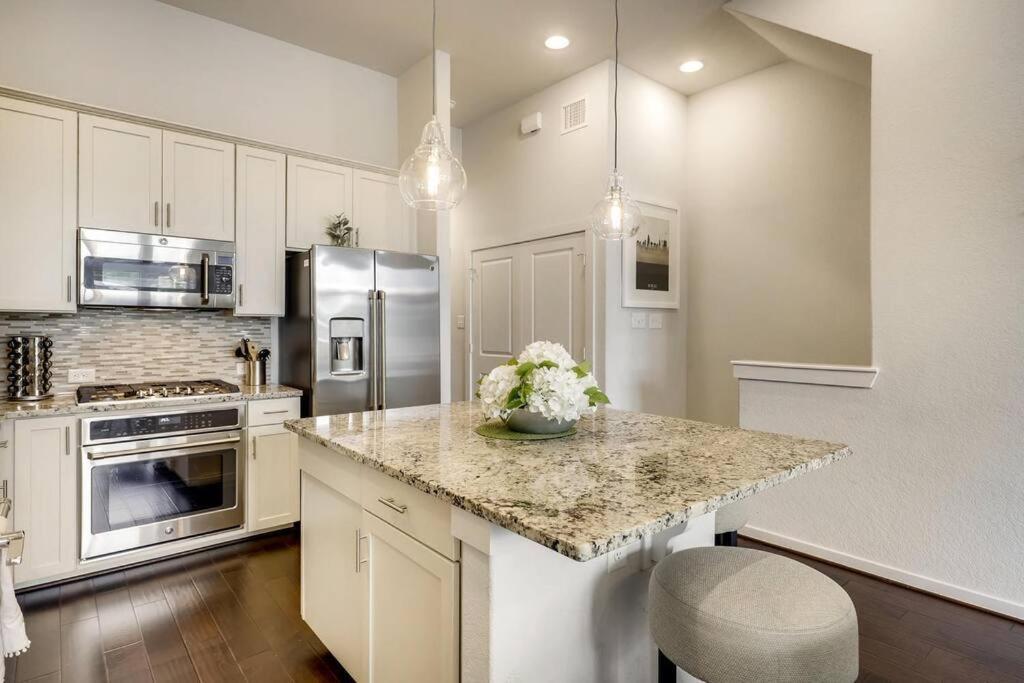 Gorgeous 4 Bed Home On St Mary'S - Minutes To Riverwalk/Pearl サンアントニオ エクステリア 写真