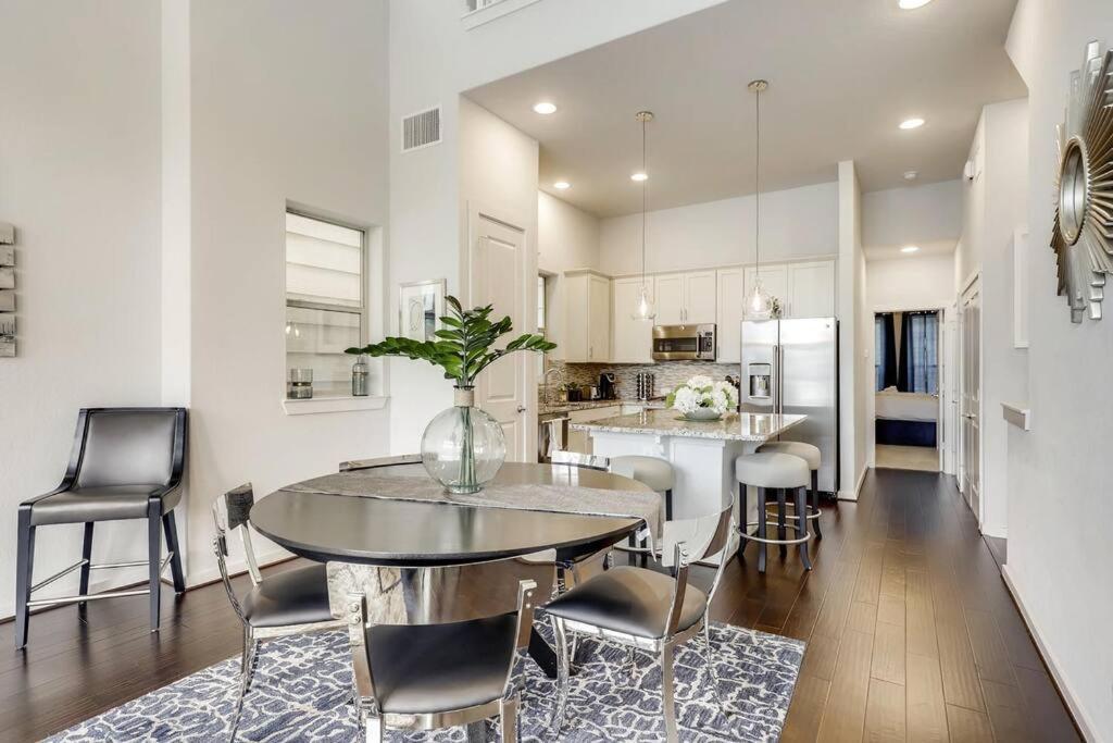 Gorgeous 4 Bed Home On St Mary'S - Minutes To Riverwalk/Pearl サンアントニオ エクステリア 写真