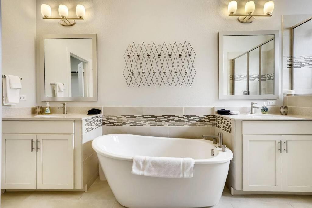 Gorgeous 4 Bed Home On St Mary'S - Minutes To Riverwalk/Pearl サンアントニオ エクステリア 写真